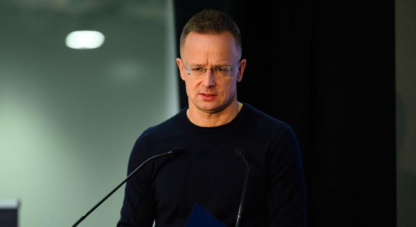 Szijjártó Péter: a vidéki gyárakban dolgozó munkások tartják fenn a tudásalapú gazdaságot (videó)