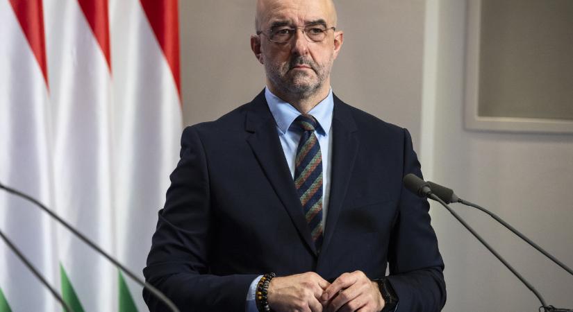 Kovács Zoltán és a Ripost azzal leplezi le a Tisza állambiztonság által megfigyelt informatikusát, hogy rendszeresen bejárt a saját munkahelyére