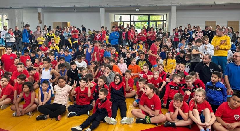 Tiszacsegén nagyszabású nemzetközi birkózóversenyt rendeznek