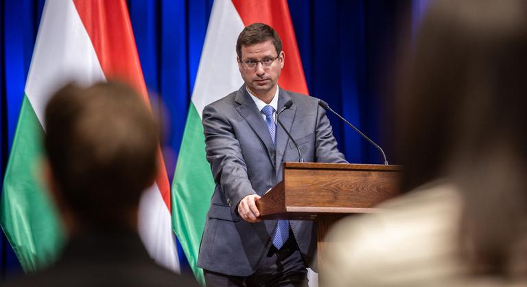 Robbant a Kormányinfó, hirtelen minden a kémekről szól Magyarországon