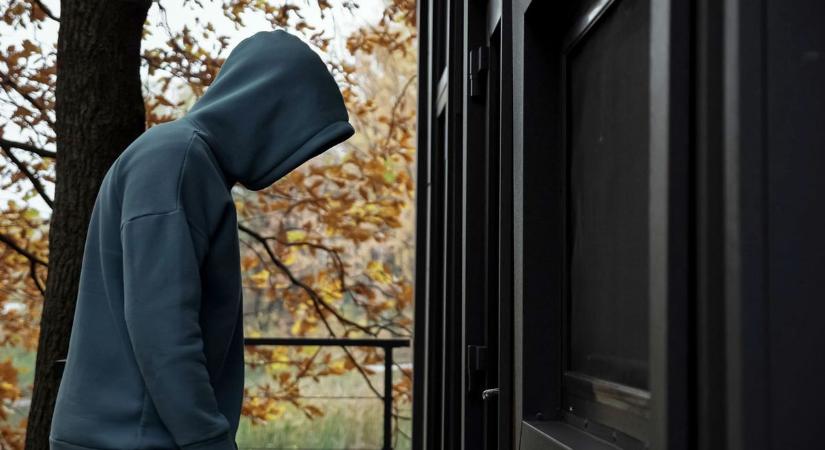 Több lakásba is besurrant a férfi – narkóra költötte a lopott pénzt