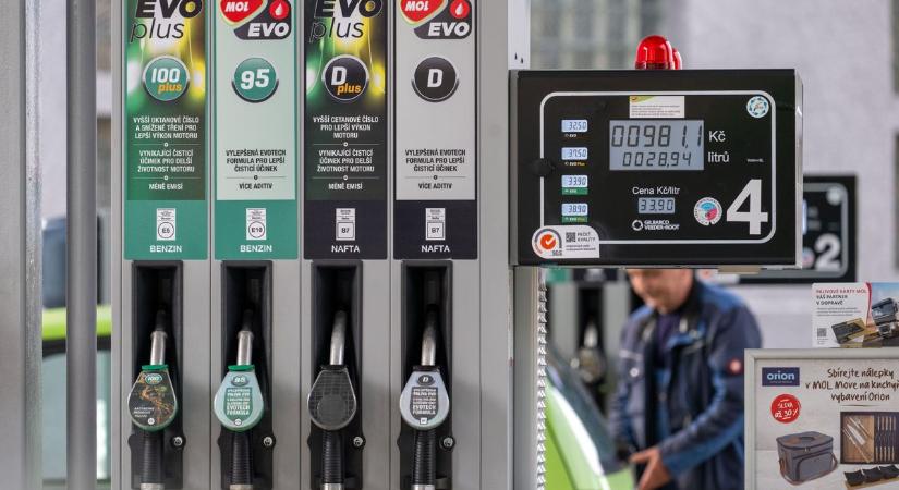 A cseh miniszterelnök egyelőre nem avatkozik bele az üzemanyagárakba, de önmérsékletre szólította fel a piaci szereplőket