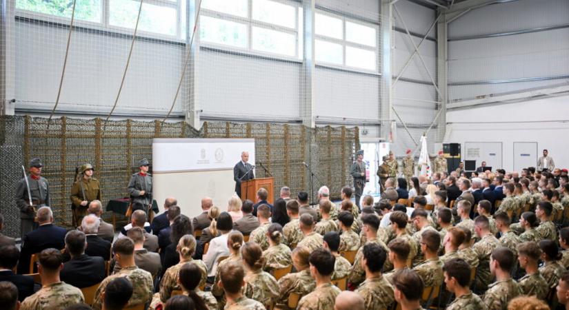 Érkezik a kiegészítő juttatás a Honvédelmi Minisztériumhoz tartozó oktatóknak