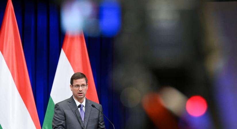 Gulyás Gergely szerint a PDSZ-en csak mosolyogni kellene, de a nevelést-oktatást segítők béremelése indokolt