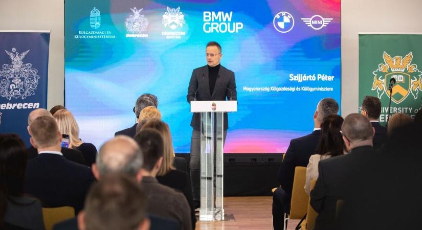 Terjeszkedik a BMW Debrecenben! Világszintű beruházást jelentettek be, jönnek az új munkahelyek – fotókkal, videóval