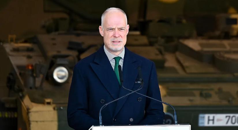 Szalay-Bobrovniczky Kristóf: újabb támogatást kapnak a honvédelmi dolgozók