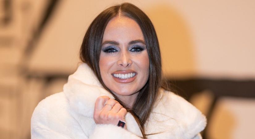 Sydney van den Bosch lélekzetelállító fehérneműs fotókon mutatta meg szülés utáni alakját