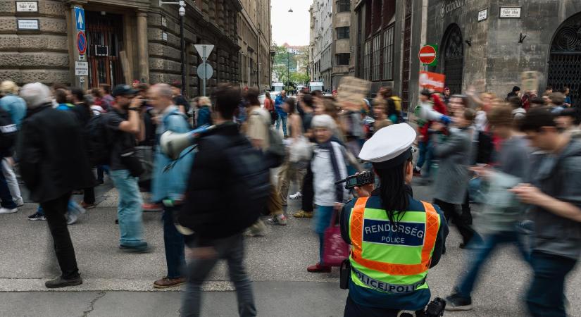 Elmarad az oktatási dolgozók hétfőre bejelentett sztrájkja