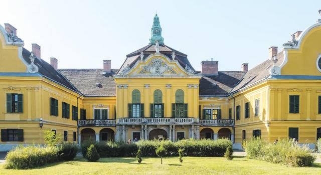 Két új történelmi kiállítással nyitja meg kapuit a Nagytétényi kastély