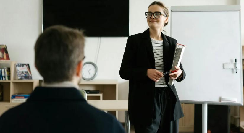 Szexuális zaklatás: egy 36 éves középiskolai tanár lefeküdt a diákjával