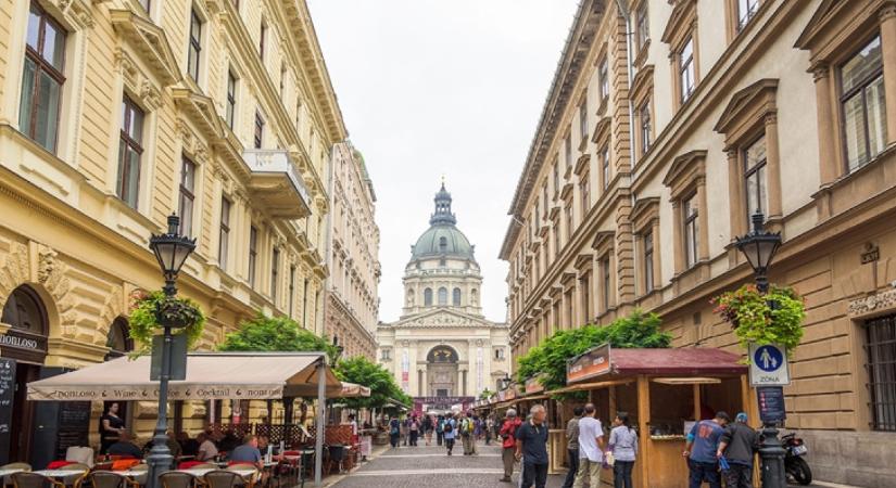 Elegáns budapesti étteremben bukkant fel a világhírű hollywoodi testvérpár - Fotó