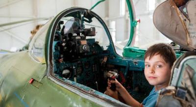 Élmény, történelem és repülés egy helyen – vár a 10 éves szolnoki RepTár