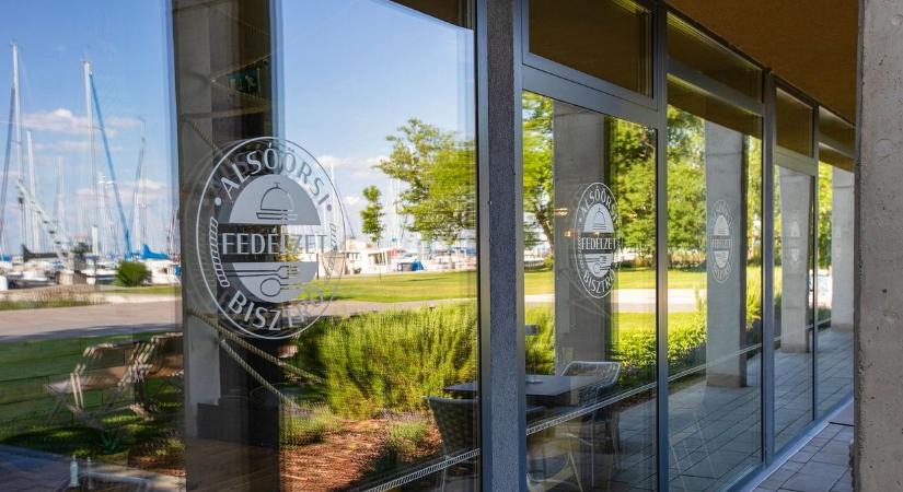 Ételekkel az életért - éttermet nyitnak a vízimentők a Balatonnál