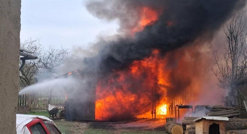 Megrázó fotókon a borsodi tűz: mentettek a lakók, amit tudtak, ennyi maradt az épületből