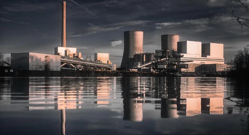 Felpörgetnék a szénerőműveket a földgázfaló országban – kiestek a legnagyobb LNG-üzemek is