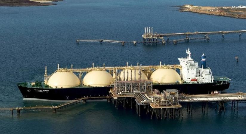 A gázpiacot az ág is húzza – óriási LNG-üzemek álltak le több kilométerre a háborútól