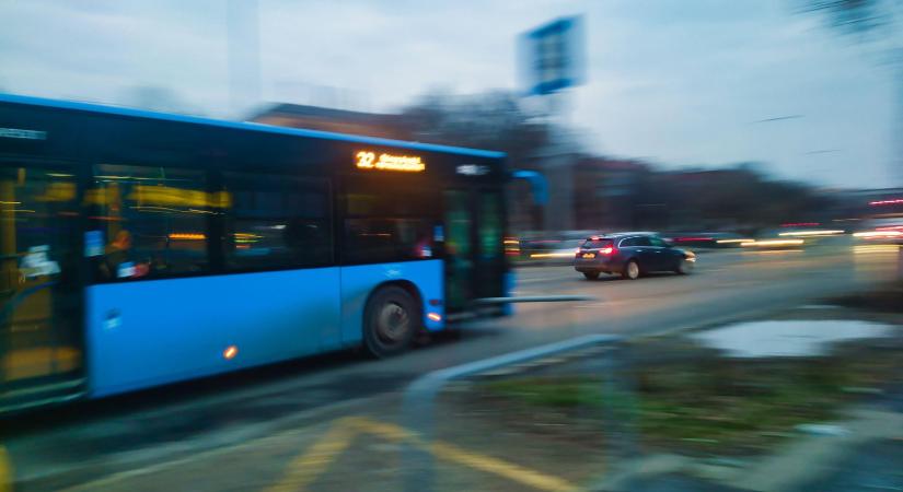 Azonnal megállt egy busz Budapesten, a sofőr olyan műsort nyomott, amitől elállt az utasoknak sírhatnékja támadt
