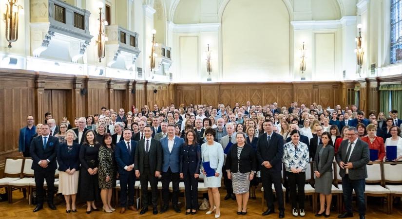 Közel 300 hajdú-bihari pedagógus kap tehetséggondozási ösztöndíjat