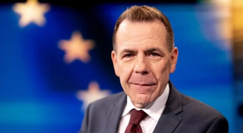 Orbán Viktor melletti kiállásra szólította fel az Európai Parlamentet az Osztrák Szabadságpárt főtitkára – videó