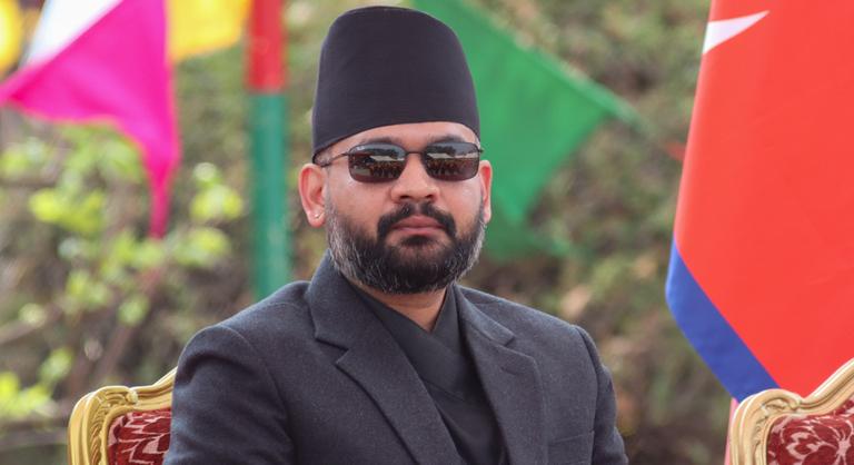 Hivatalosan is miniszterelnök lett a fülkeforradalmat végrehajtó rapper