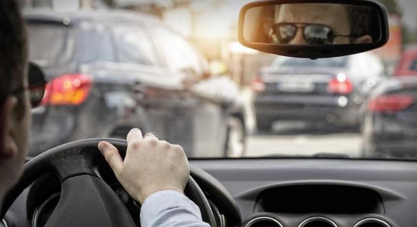 Két ország is van a régióban, ahol olcsóbb a tankolás, mint Magyarországon