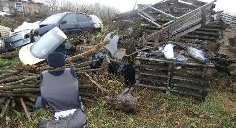 Tíz tonna autót találtak egy kaposvári udvaron