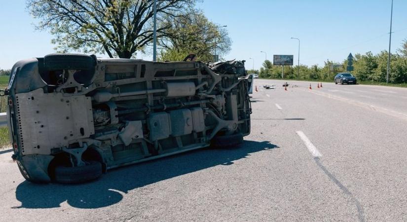 Karambol történt a 62-es főúton