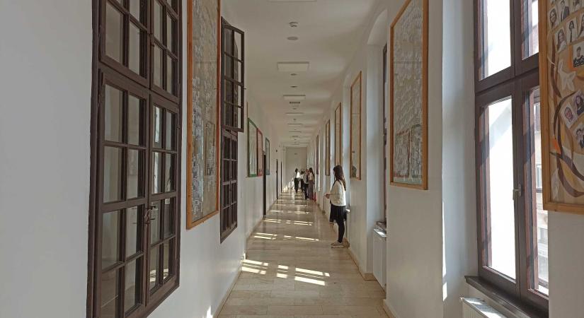 „Gólt rúgtak” – Felavatták a nagyváradi Ady-líceum felújított épületét