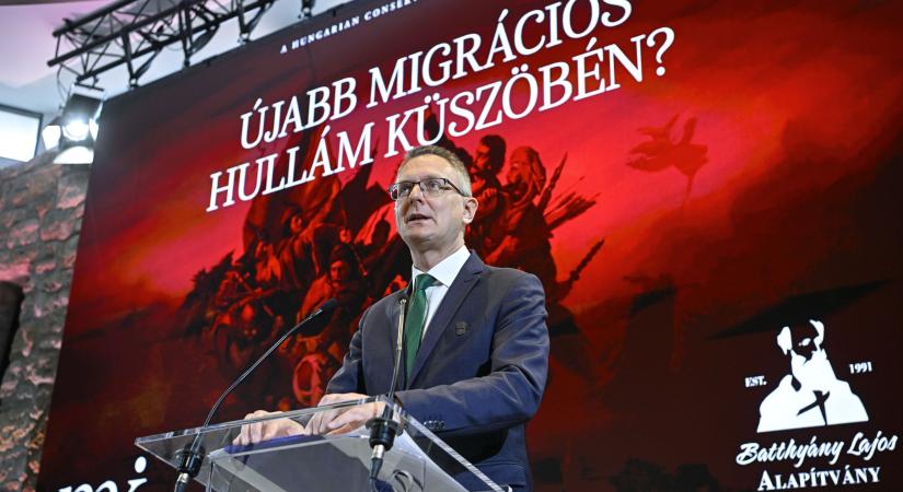 Rétvári Bence: Az uniónak egyértelművé kell tennie, hogy a külső határokat teljesen lezárja