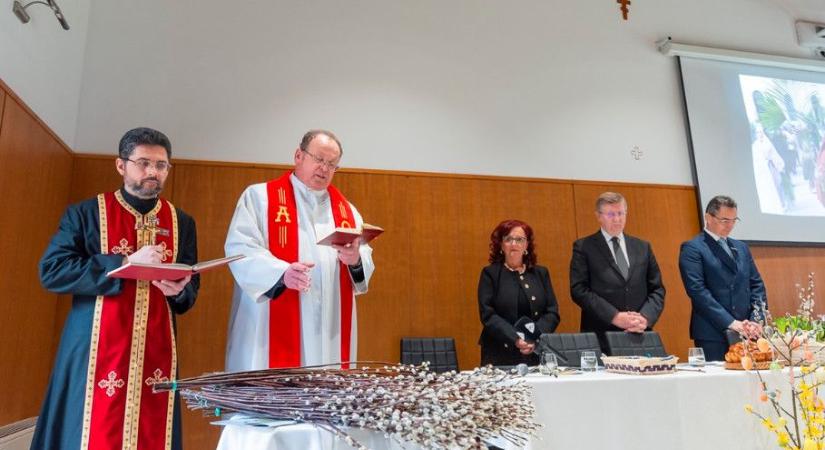 Debreceni keresztút: az égiek idén áttervezték