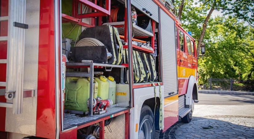 Teljes terjedelmében égett egy személyautó Kiskunhalason