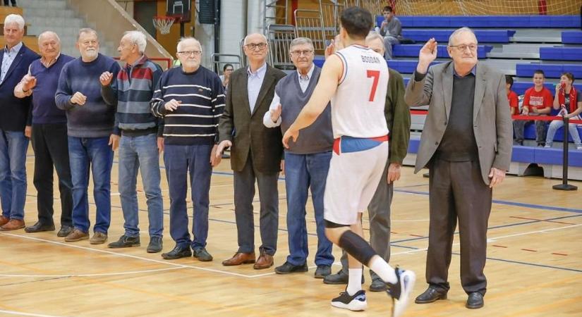 Újra pályán a kosaras bajnokcsapat