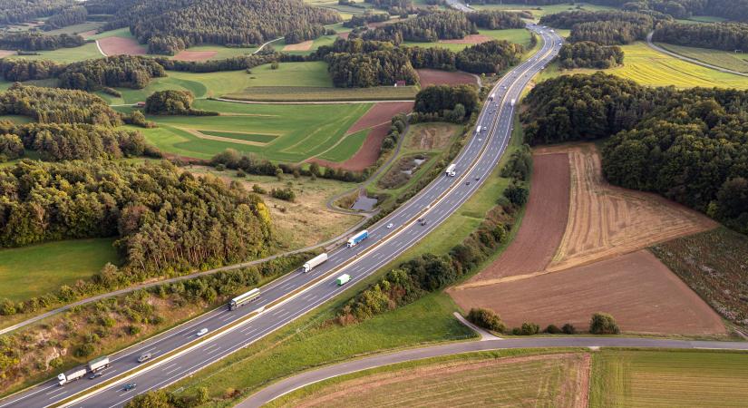 Négyszeresére nő egy közúti bírság összege – ezeket a járműveket érinti