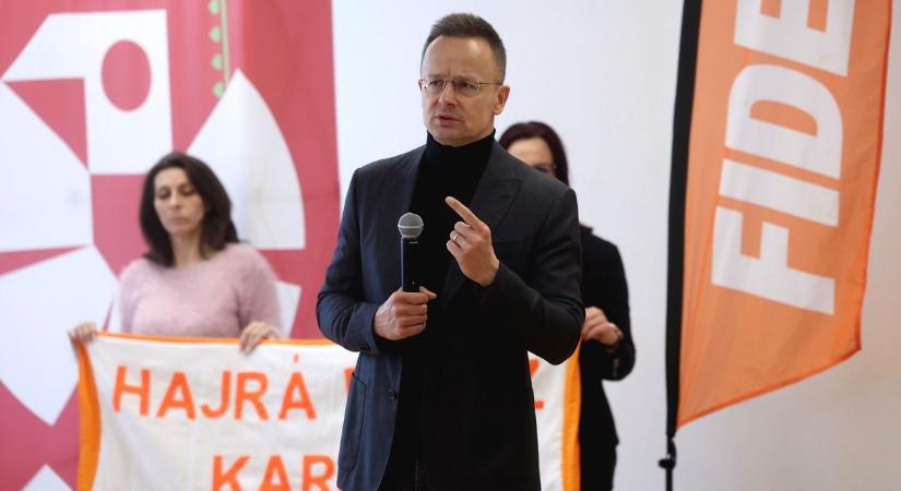 „A tét egyszerű: béke vagy háború?” – lakossági fórumot tartott Szijjártó Péter Sátoraljaújhelyen - képekkel