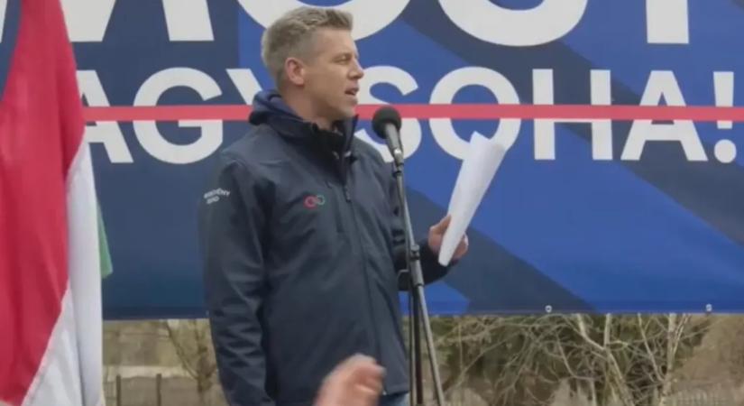 Magyar Péter megemlítette A szavazat ára c. filmet, majd mindenkit óva intett attól, hogy csalást kövessen el