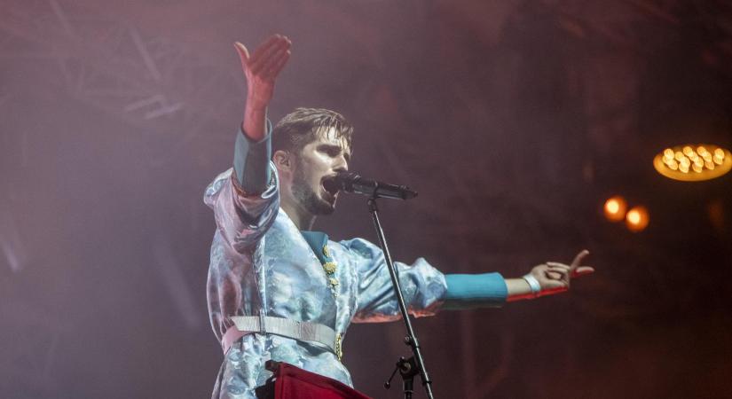 Krúbi, Beton.Hofi, a Carson Coma két tagja és Laár András is ott lesz a Rendszerbontó Nagykoncerten