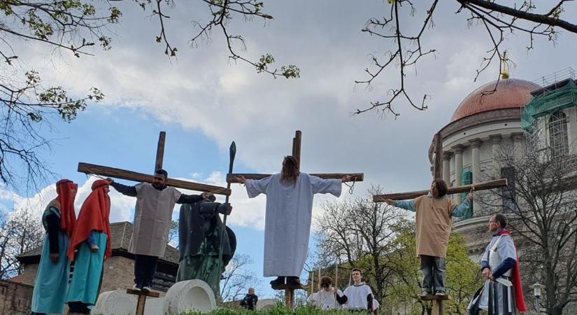 Az esztergomi Várhegyen elevenedik meg Krisztus szenvedéstörténete