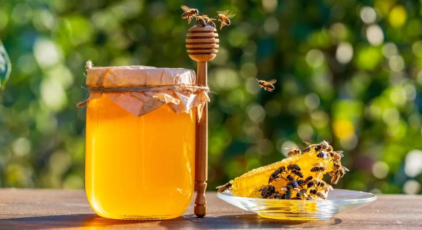 Ezért sűrűsödik be az üvegben a méz: mutatjuk, hogyan tehetsz ellene