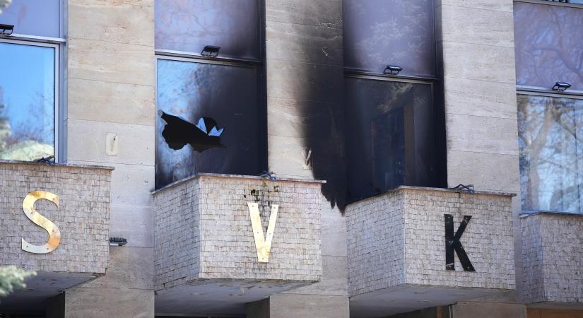 Elszabadult a pokol: Molotov-koktélt dobtak az orosz központra az európai fővárosban