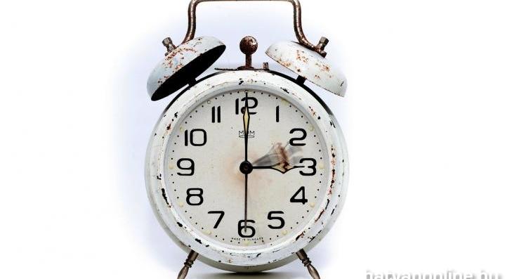 Vasárnap óraátállítás 