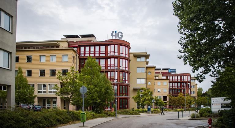 Szabadesésben a 4iG: a piaci pánik vagy a politikai bizonytalanság üti a részvényt?