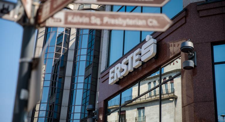 Figyelmeztet az egyik legnagyobb magyarországi bank, karbantartás miatt számos funkció szünetel