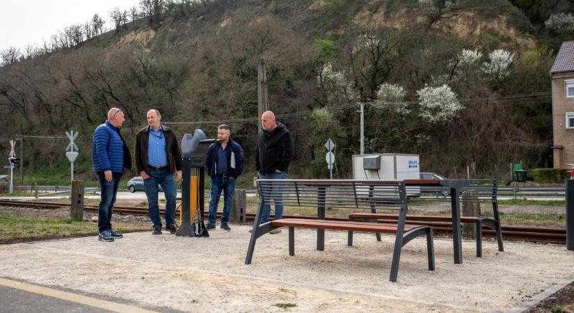 Szervizoszlopot adtak át