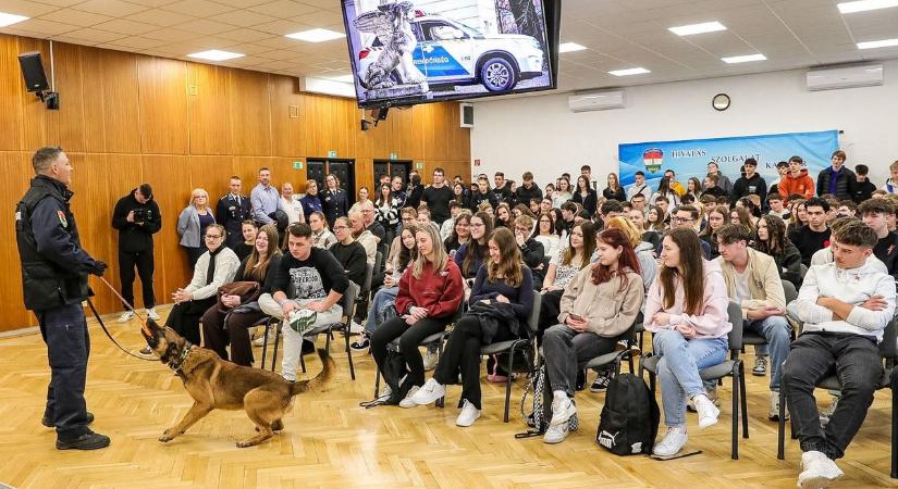 Szakmai nap - Diákok próbálhatták ki, milyen a rendőrök munkája - fotók, videó
