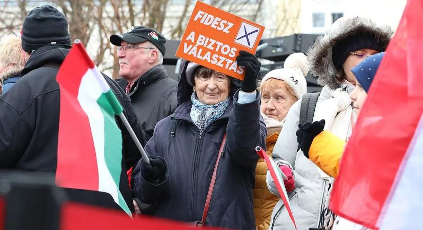 Lélegzetelállító tömeg Orbán Viktor országjárásán Veszprémben - képek