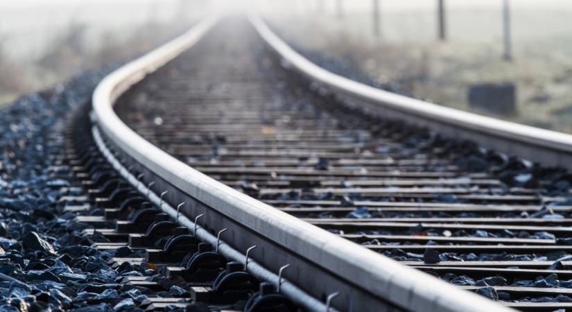 Örülhetnek a vonattal utazók: 160 km/h-ra emelik a sebességet