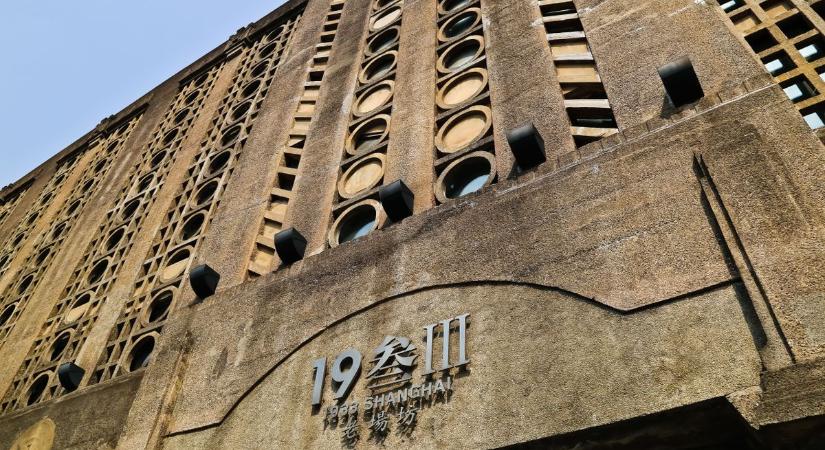 Borzalmas előélete van ennek a brutális vasbetontömbnek, mégis turisták hadai keresik fel