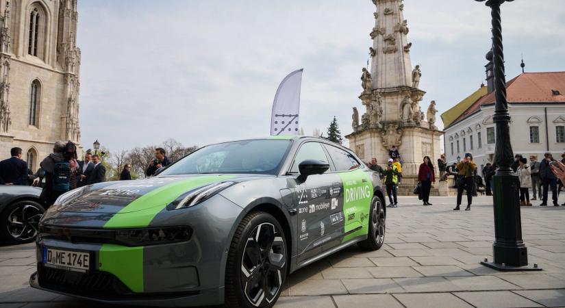 Már itt vannak: magyar utakon járnak a sofőr nélküli autók