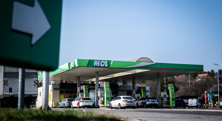 Jön a nagy leállás a Mol töltőállomásain
