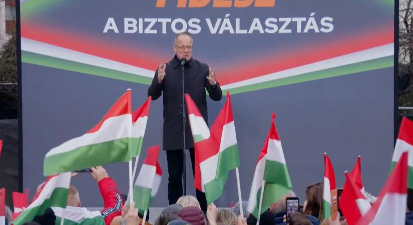 „Ne engedjétek, hogy az az önjelölt próféta szétverje a mi közösségeinket” – Navracsics Tibor is felszólalt Veszprémben